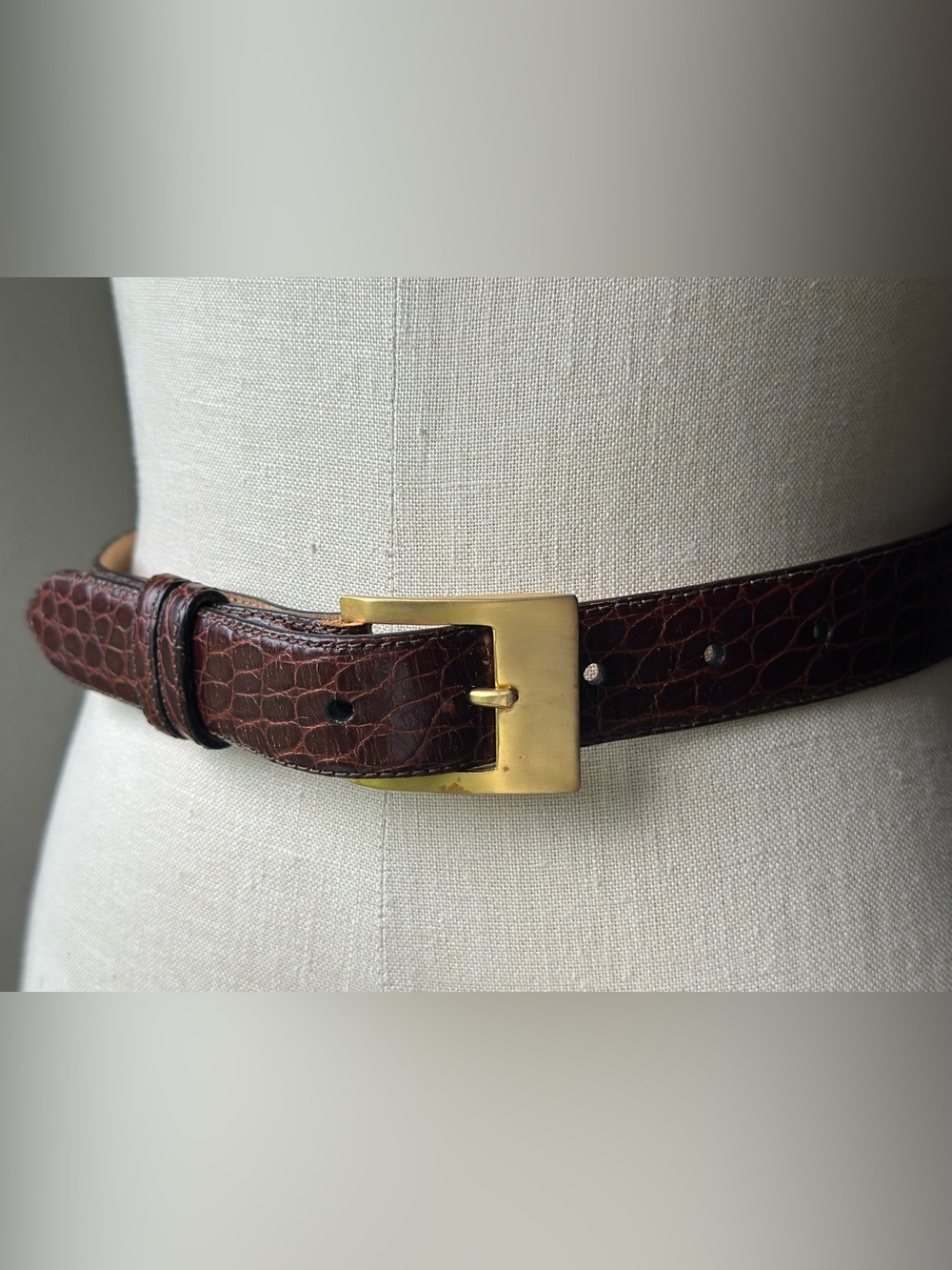 WCM New York Classic Brown Croc-Embossed Leather Belt with Gold Buckle - Picture 3 of 8